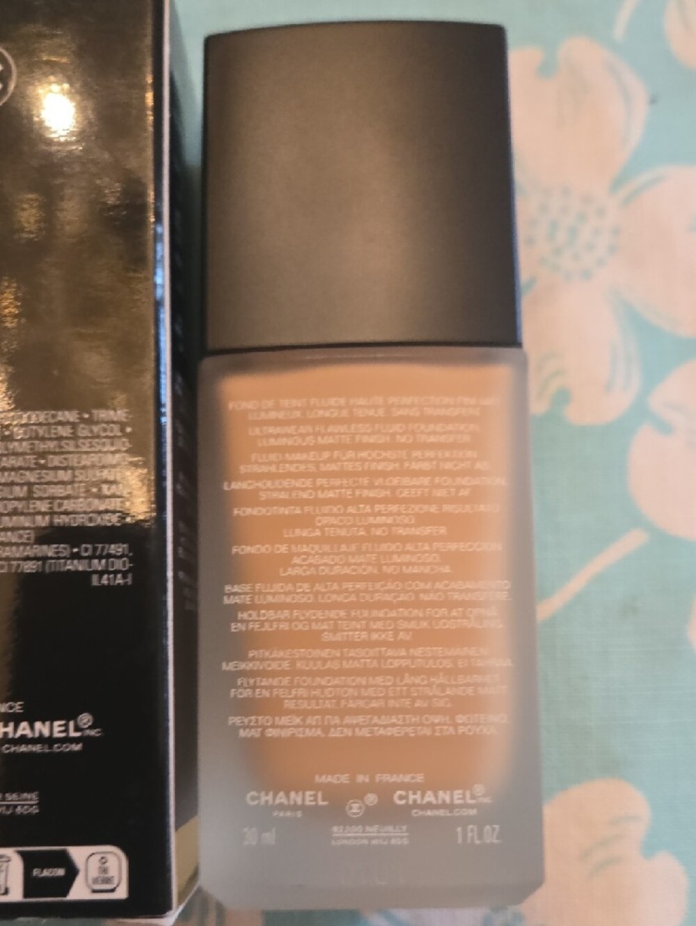 CHANEL Ultra Le Teint Flawless Finish Foundation - Picture 7 of 9